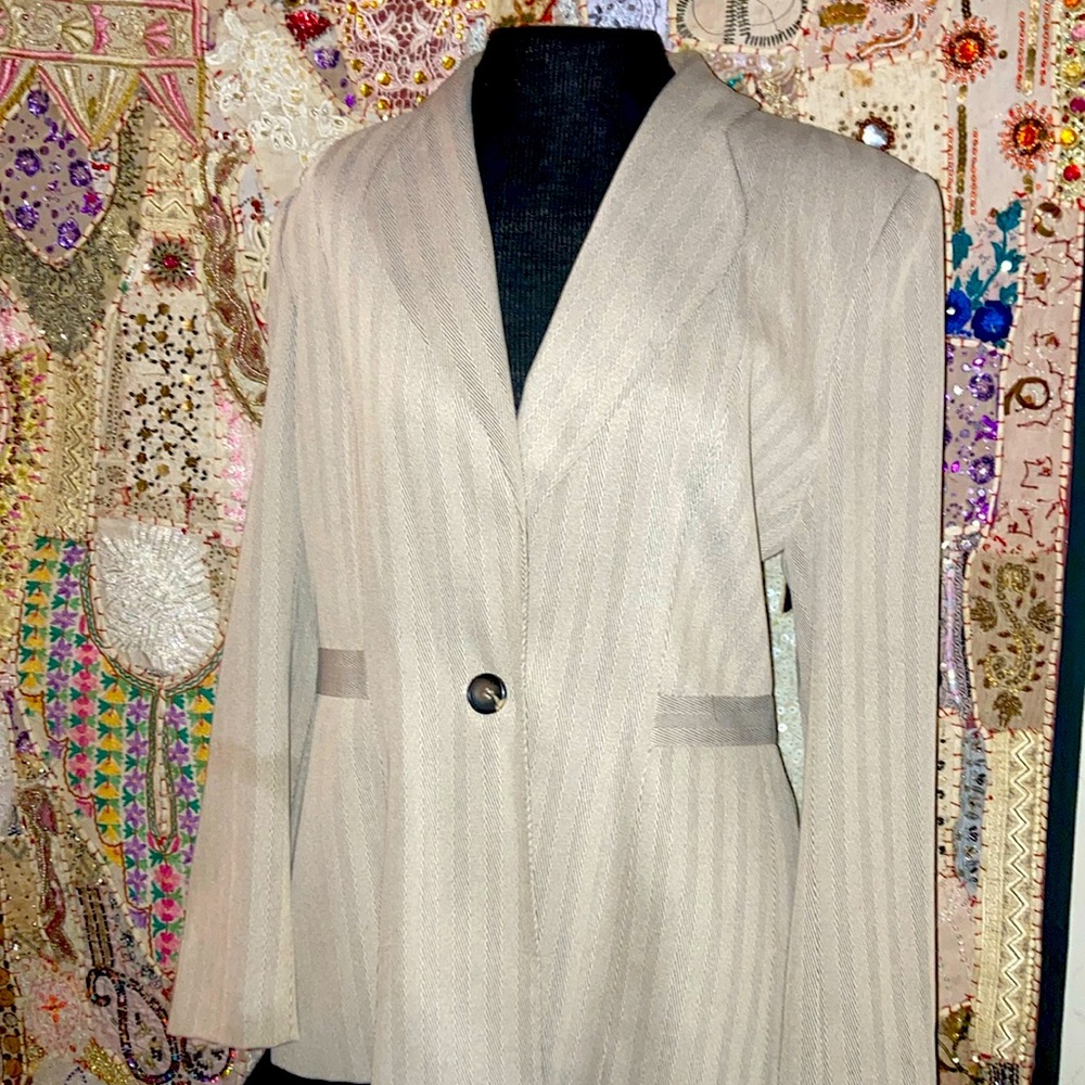 100% Polyester 100% Acetate Lining 1 Button Closu… - image 1